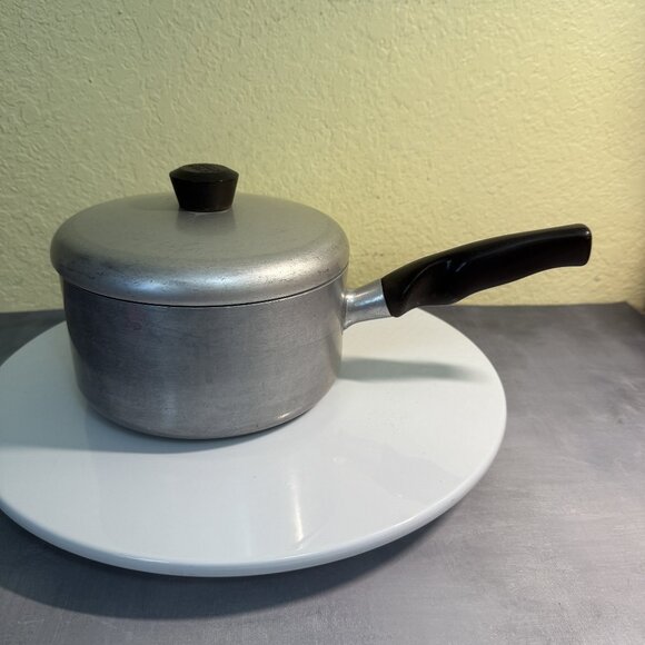 Vintage Wear-Ever #752, 2 Qt Sauce Pan with Lid Aluminum Made in USA - Picture 1 of 7